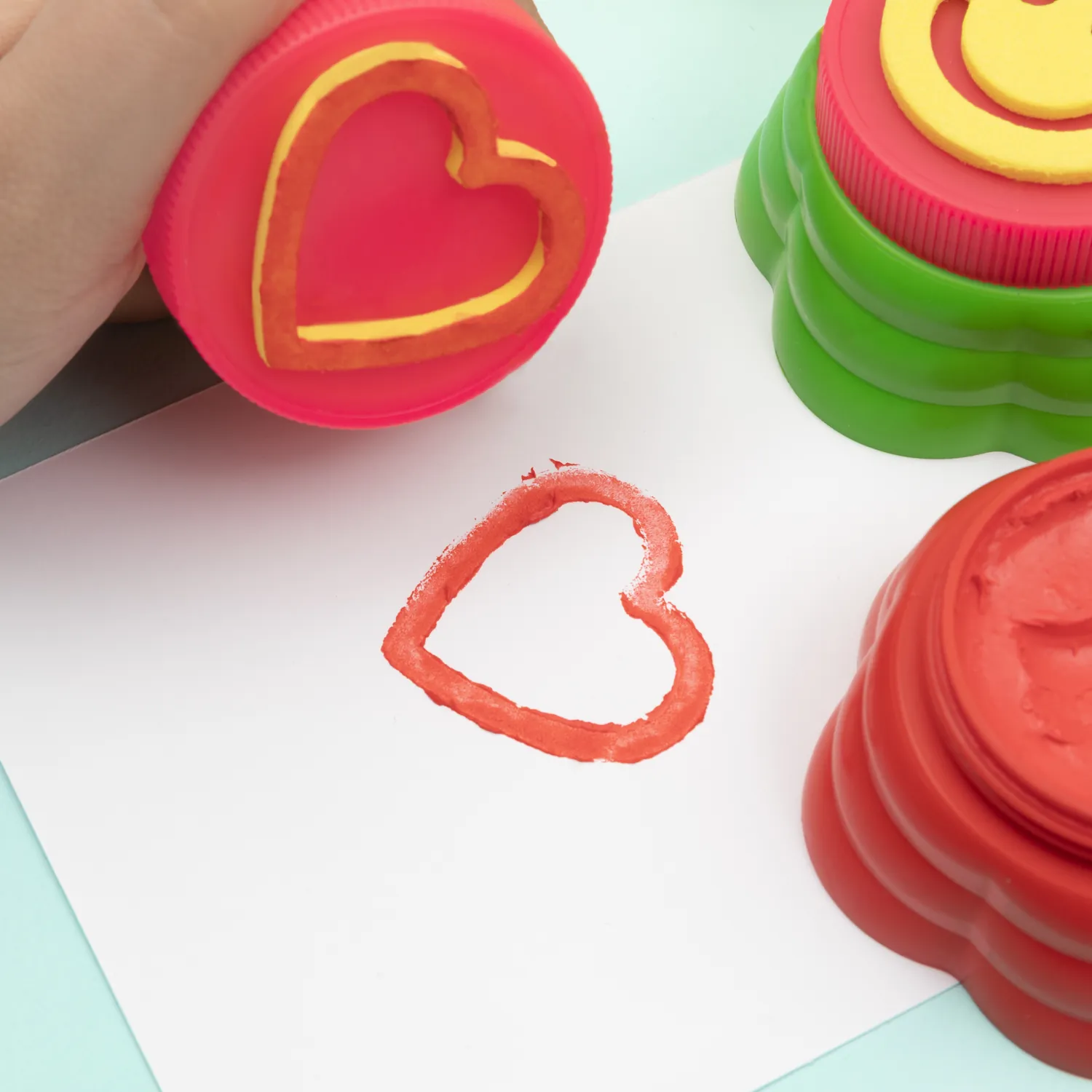 4-color-finger-paint-with-sponge-stamp-3.webp